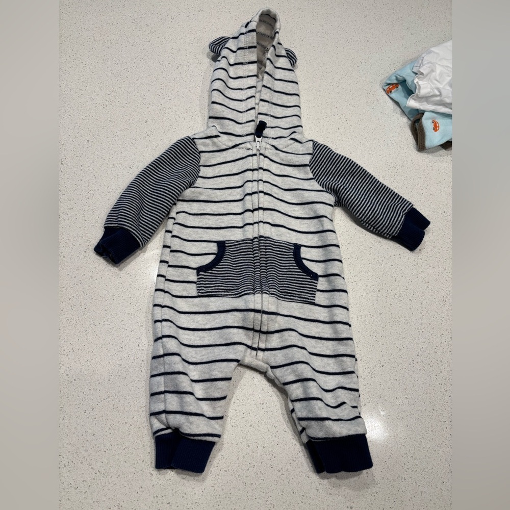Carter’s 5 piece bundle - 3 month - Picture 4 of 6